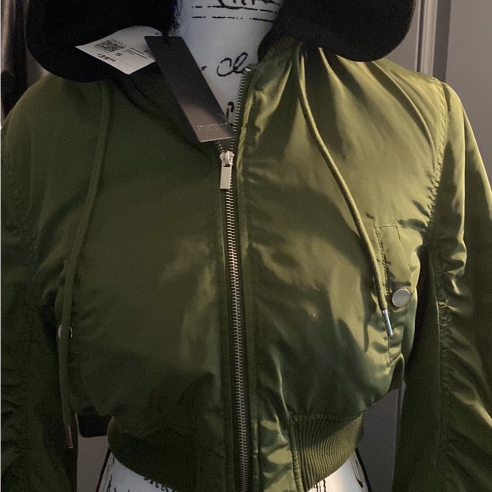 Forever 21  green and black size small cropped jacket lined.sz S